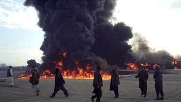 В Пакистане боевики напали на базу НАТО – сожжены 96 грузовиков 