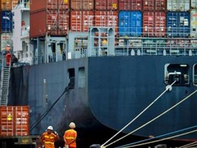 Мир начнет 2011 год экономической холодной войной - В Мире