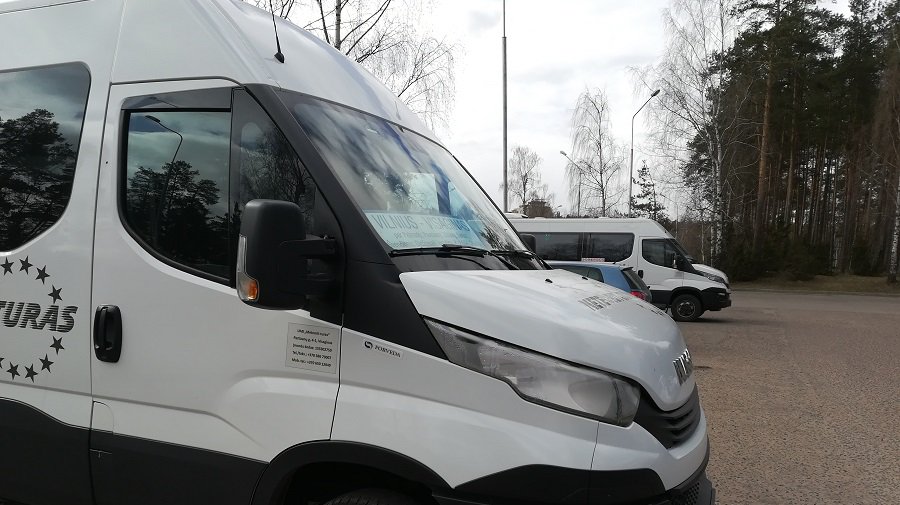 Горячая линия. Почему «Метеорит-турас» пользуется стоянкой у поликлиники? - В Висагинасе