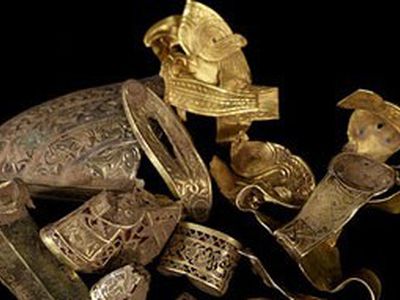 Британский археолог-любитель нашел клад VII века - Культурные и спортивные мероприятия