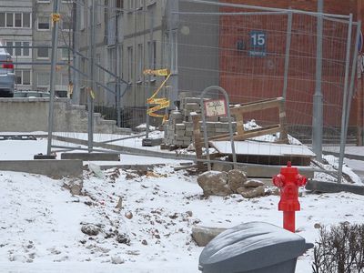 На магистрали питьевой воды в 1-м микрорайоне произошел прорыв трубы - В Висагинасе