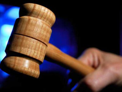 Решение о передачи дочери Кедиса матери приостановлено - Литва и страны Балтии