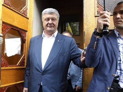 Суд в Киеве обязал СБУ возбудить уголовное дело о захвате власти Порошенко - В Мире