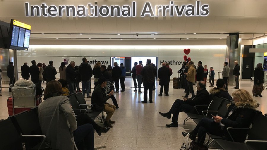 Командир самолета "Аэрофлота" рассказал, что искали британские службы на борту - В Мире