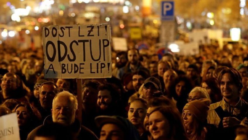 Массовая демонстрация с требованием отставки чешского премьера прошла в Праге