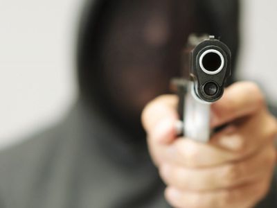 В Висагинасе совершен вооруженный грабеж магазина - Происшествия и криминал