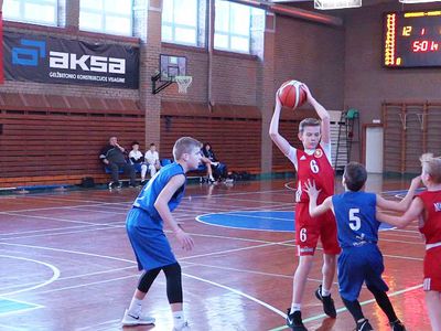 В Висагинасе состоялся рождественский турнир по баскетболу (видео) - Культурные и спортивные мероприятия