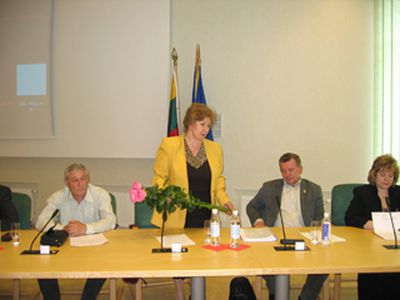 Коллеги по депутатскому корпусу поздравили С. Пимшину с высокой наградой 

 - В Висагинасе