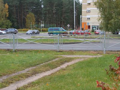 Кому забор мешает?

 - В Висагинасе