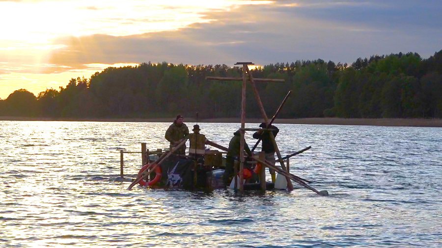На  маленьком плоту. Хождение к морю через реки и озера - В Висагинасе