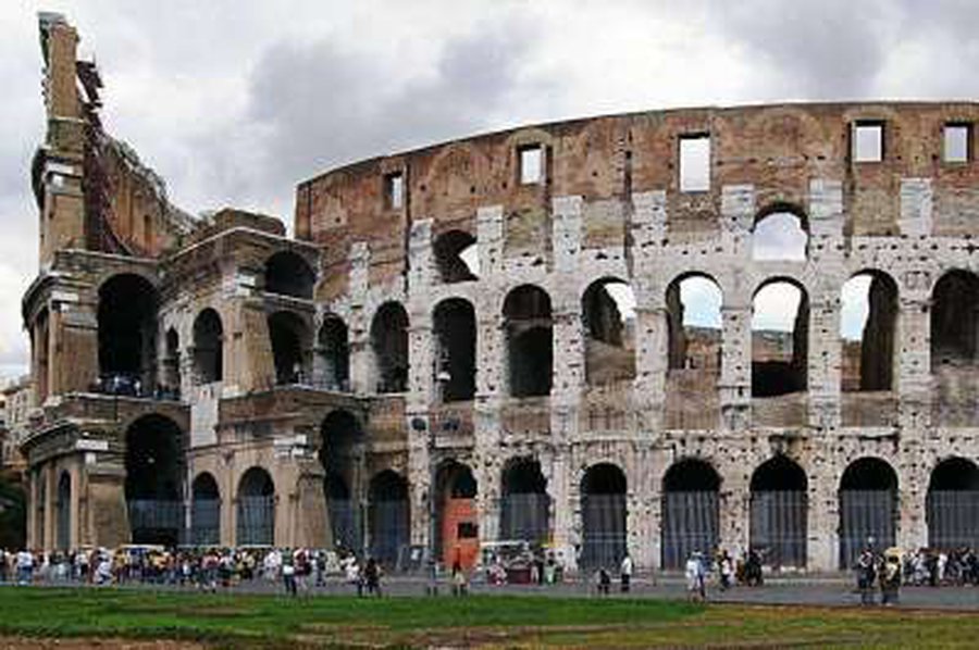 Nukrito Koliziejaus sienos fragmentas - Kultūros ir sporto renginiai