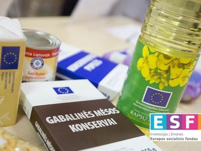 Выдача продуктов малообеспеченным жителям - В Висагинасе