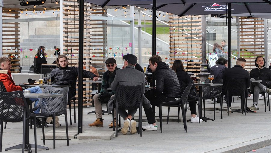 Правительство разрешило учреждениям общепита работать до 22 часов - Литва и страны Балтии