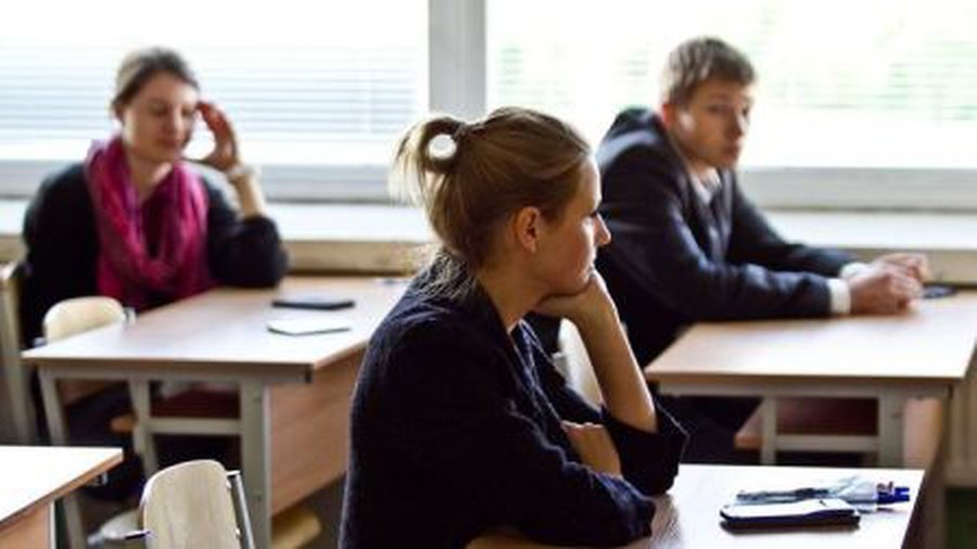 Школы нацменьшинств могут вздохнуть: В этом году суд уже не сможет отменить облегченный вариант экзамена по литовскому языку
 - Литва и страны Балтии