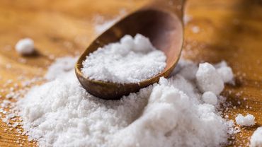 Жители Литвы за месяц выкупили годовое количество соли: одни хранят, другие продают по 2,5 евро