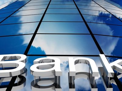 Клиент не может вернуть украденные со счета деньги: пенсионер на моем месте не выжил бы. - Литва и страны Балтии