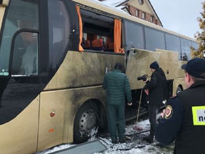 СМИ: на Украине обстрел автобуса с польскими туристами квалифицировали как теракт - В Мире