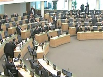 Средства на парламенсткую деятельность в Литве, использованные не по назначению, будут высчитываться из зарплаты - Литва и страны Балтии