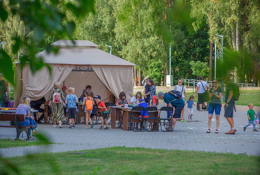 Улица Висагино стала книжной аллеей (фотогалерея) - В Висагинасе