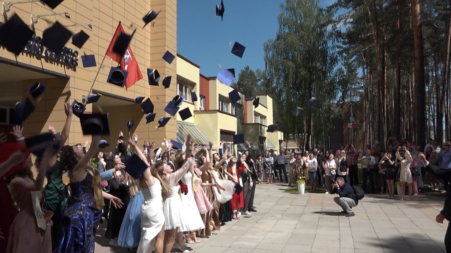 Paskutinis skambutis: jautrus atsisveikinimas su mokykla. Laida "Savaitės kontūrai" 2024 05 28 - Visagine