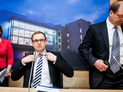 Предлагают взимать налоги лишь с доходов больше 10 000 литов в год - Литва и страны Балтии