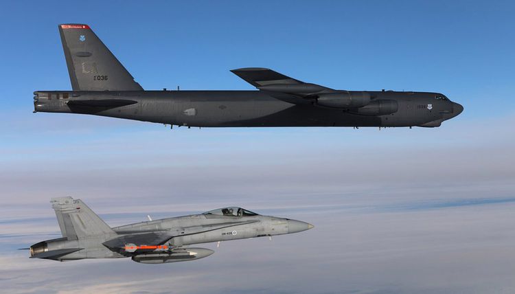 СМИ: США отрепетировали удары с ядерного бомбардировщика в 50 км от границы с Россией