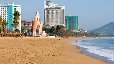 Туристы из России устроили драку и поножовщину на вьетнамском курорте: выпивали на берегу моря