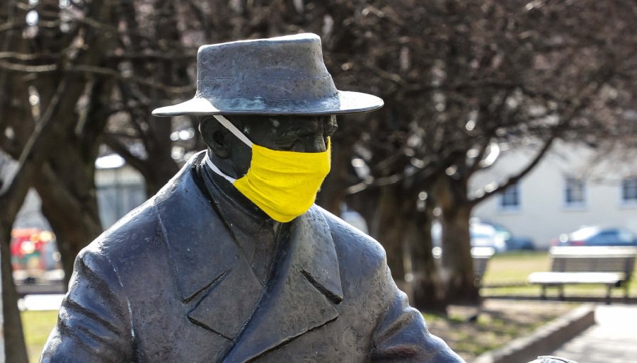 Обязательное ношение масок возвращается с субботы - Литва и страны Балтии