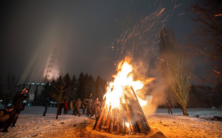 В столице горят костры в память о 13 Января – почтена память погибших за восстановленную Независимость государства - Литва и страны Балтии