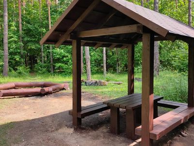 Оборудованы новые места отдыха напротив III микрорайона - В Висагинасе