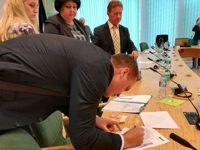 Не все 25 членов Совета увековечат себя в сакурах - В Висагинасе