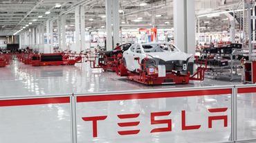 СМИ: компания Tesla уволила несколько сотен сотрудников