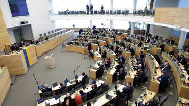 Seimas nusprendė leisti parduoti saugų, bet pasibaigusio minimalaus tinkamumo vartoti termino maistą