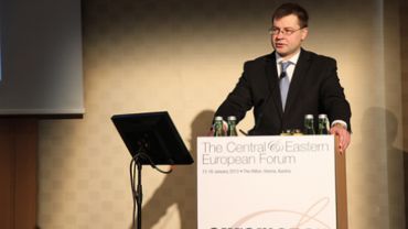 Премьер Латвии признал негативные стороны победы над кризисом 