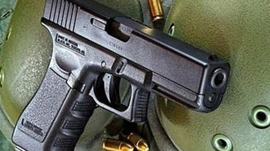 Латвийского министра наградили именным пистолетом за его счет - Хобби, отдых и развлечения