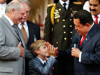 Лукашенко представил в Венесуэле своего преемника - В Мире