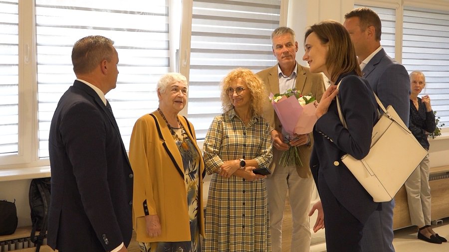 Выставку висагинского клуба «Paletė» посетила председатель Сейма ЛР В. Чмилите-Нильсен (видео) - Новости регионов