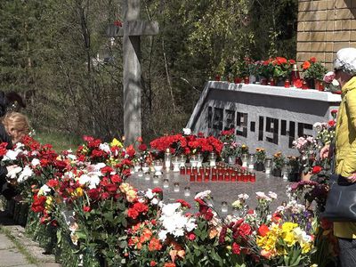 8 мая - День памяти жертв Второй мировой войны. Можно ли возлагать цветы 9 мая? - В Висагинасе