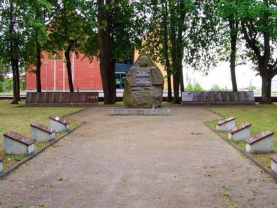 Сегодня в Литве: Сейм одобрил поправки к законам, позволяющие перенести могилы советских воинов - Литва и страны Балтии