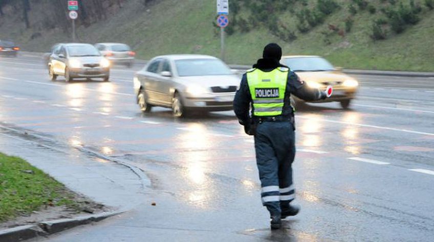 Во время рейда было установлено 10 нарушений ПДД, найдены контрабандные сигареты