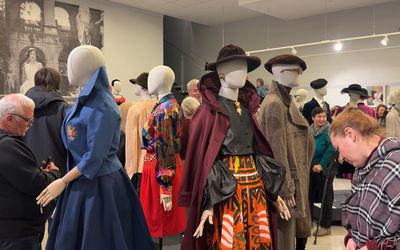 Когда мода говорит на итальянском: юбилейная выставка Александра Васильева (видео) - В Висагинасе