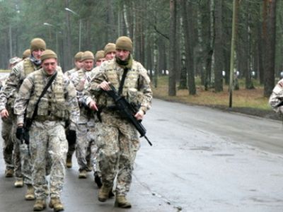 В армию Латвии будут брать уже после девятого класса - Литва и страны Балтии