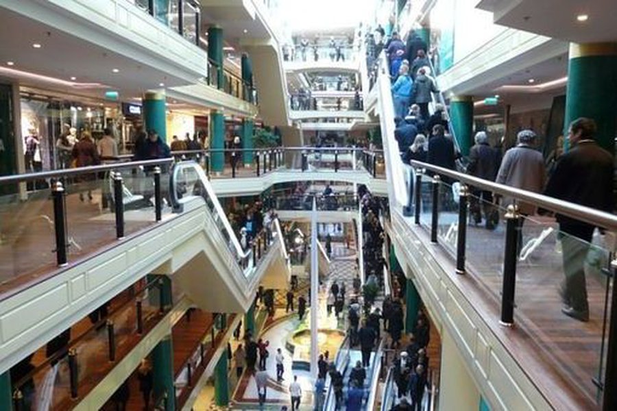 Мужчина открыл стрельбу в рижском торговом центре                                                                                                 - Происшествия и криминал