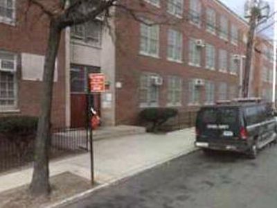 В Нью-Йорке второклассник пришел в школу с пистолетом - В Мире