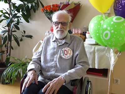 Прожит век, а в памяти – война. Исполнилось 100 лет ветерану второй мировой И. Шкультецкому (видео) - В Висагинасе