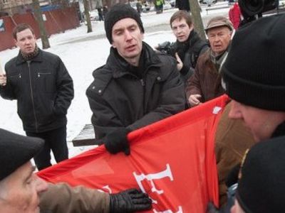 На церемонии поднятия флагов у Палецкиса пытались отобрать флаг «фронтовиков» - Литва и страны Балтии