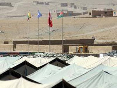 Литовского офицера выслали из Афганистана за кражу - Происшествия и криминал