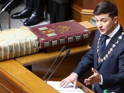 Зеленский объявил о роспуске Верховной рады - В Мире