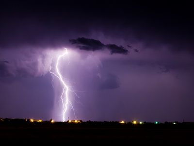 Молния парализовала работу аэропорта в Брюсселе - В Мире