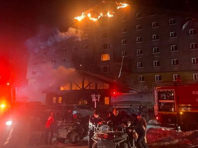 В отеле горнолыжного курорта в Турции произошёл крупный пожар, унёсший жизни 66 человек - В Мире
